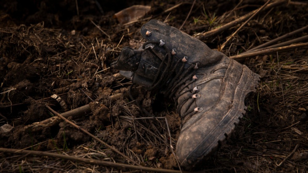 „Torturați, legați, împușcați în cap". Autoritățile din Sumî găsesc tot mai multe cadavre ale civililor omorâți de ruși